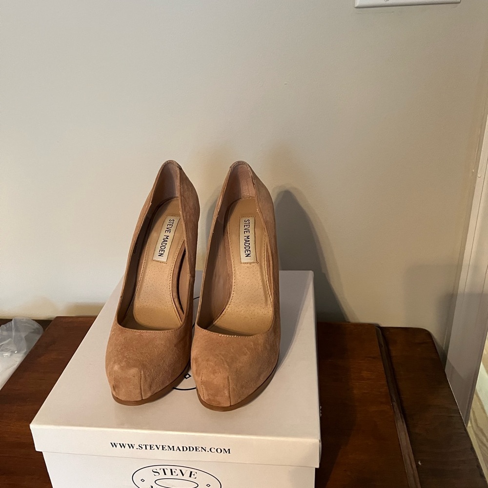 Steve Madden size 7 tan coloring